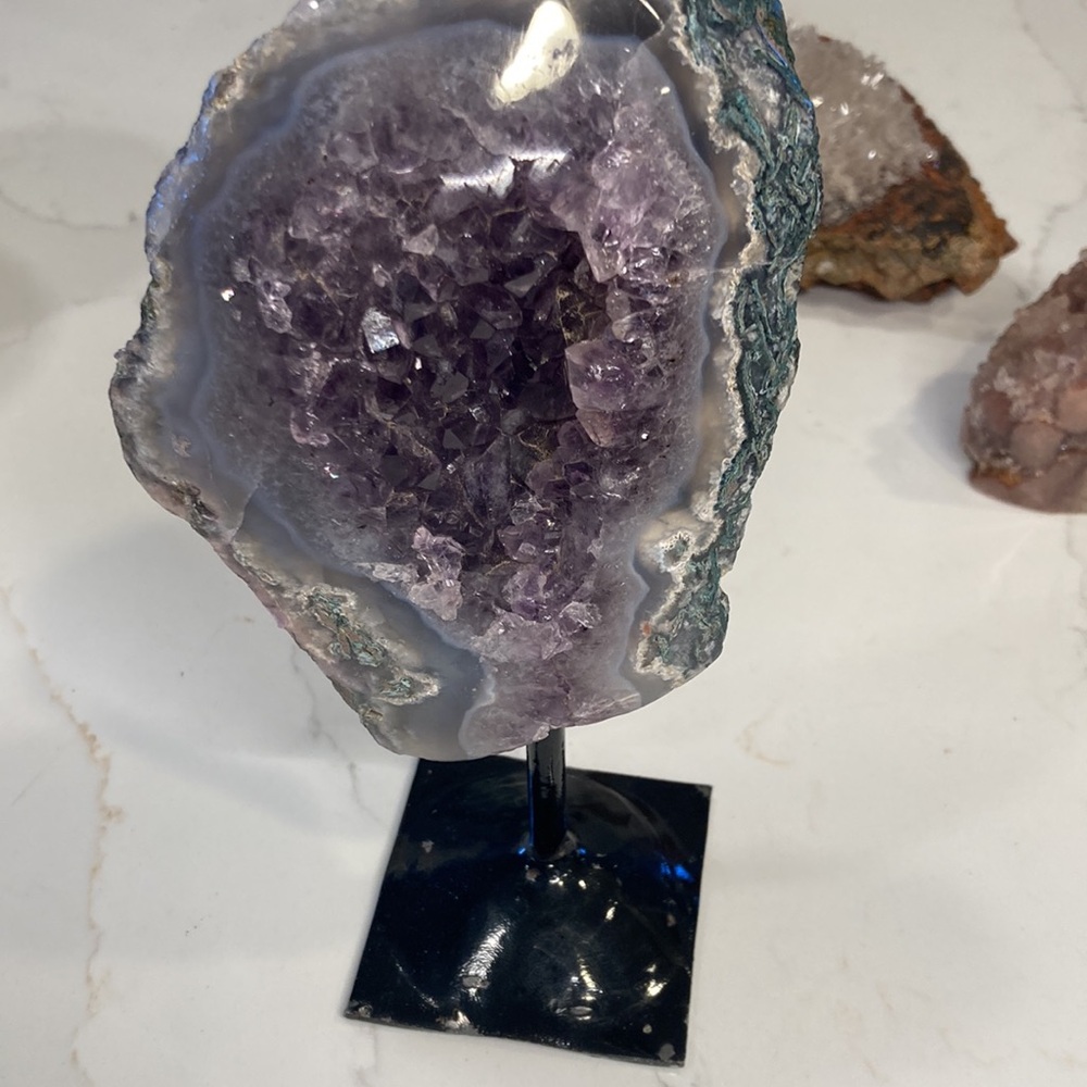 Amethyst on stand. Incredible rare beauty! - Picture 3 of 7